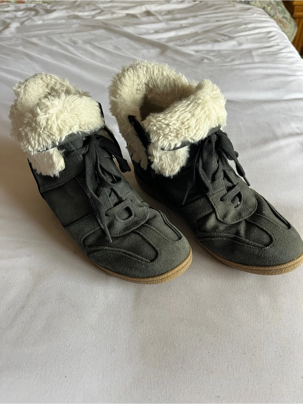 Justice Girls Size 9 Dark Gray Faux Fur Trim Lace-Up Ankle Wedge Boots